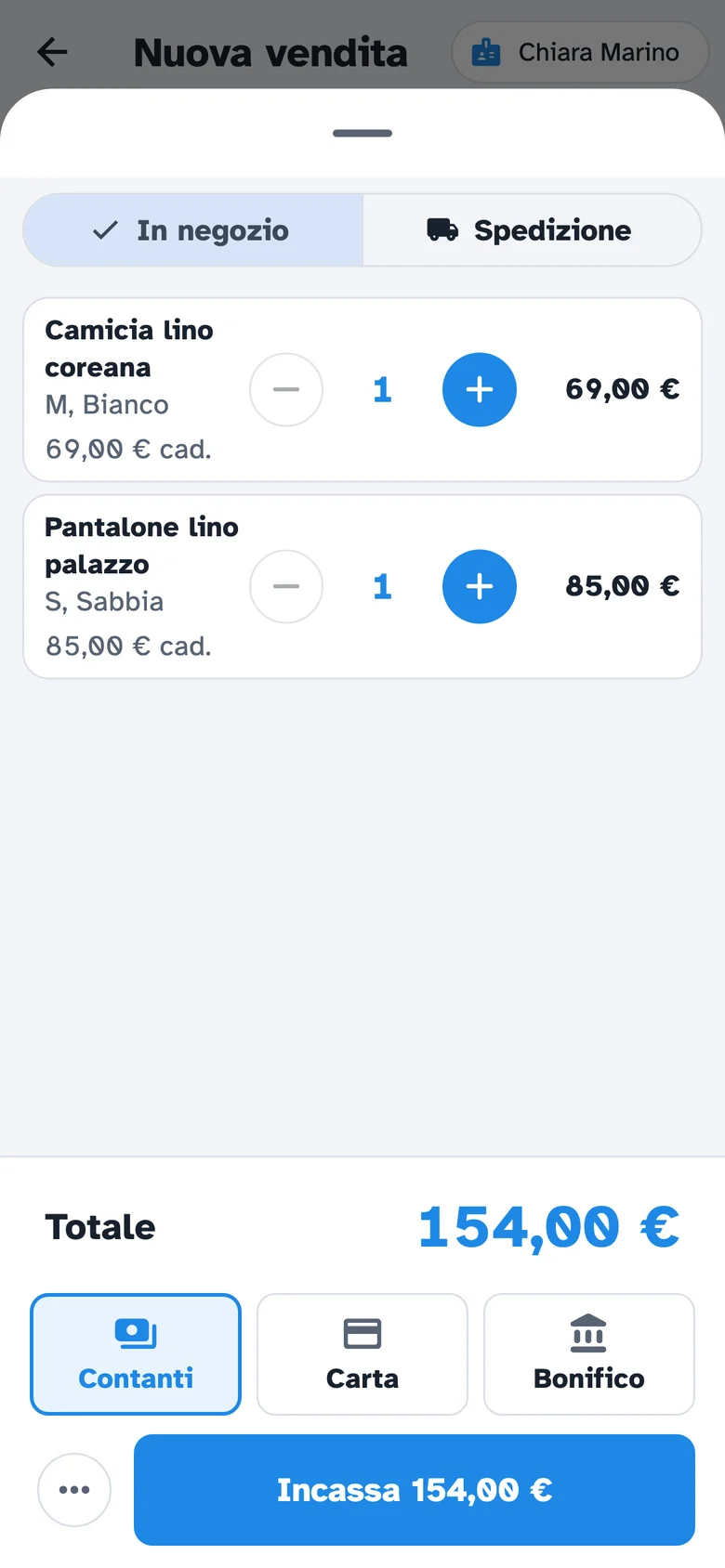 Nuova vendita in Alivia: due capi nel carrello, scelta tra contanti, carta e bonifico, pulsante Incassa.